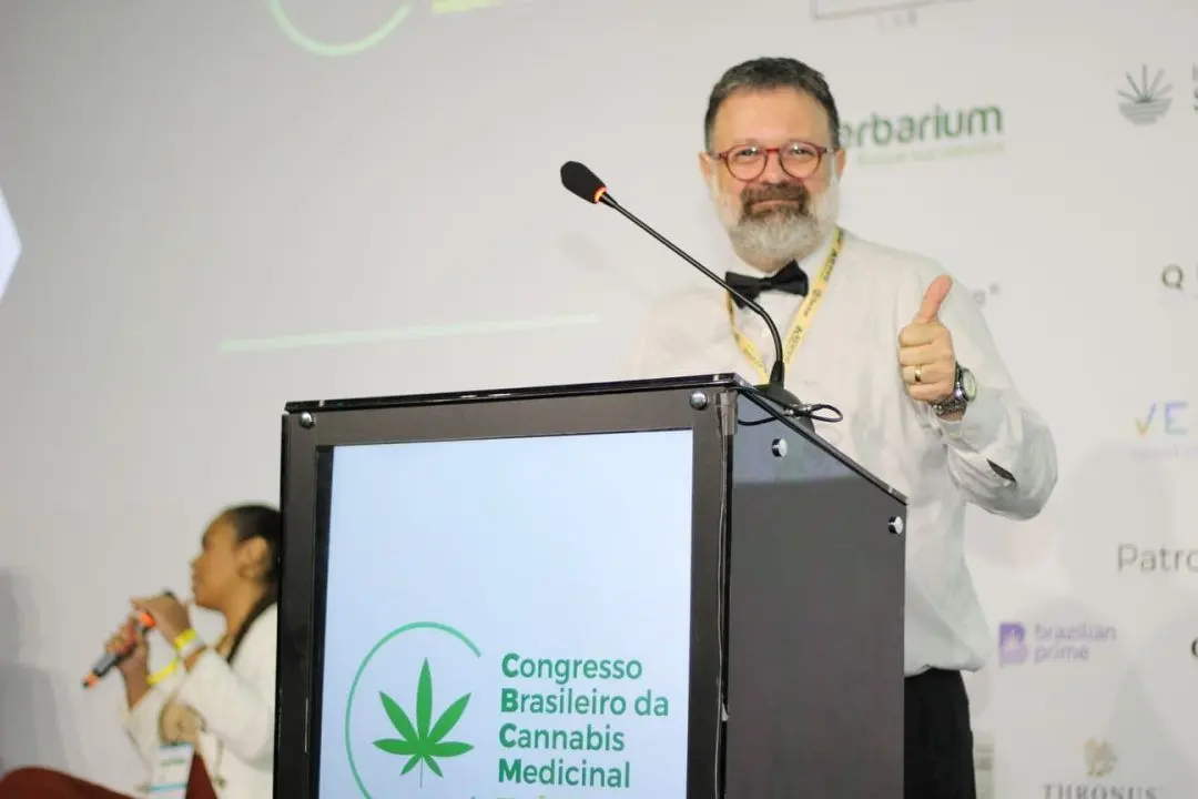Dr.-Pedro-Pierro-Pes-quisador-palestrante-e-Neurocirurgiao-estudioso-sobre-as-terapias-com-produtos-de-cannabis-para-fins-medicinais-qw9ujirdx2dtltjbcqyh8w00lr78uaeszjv6nawy00.jpg